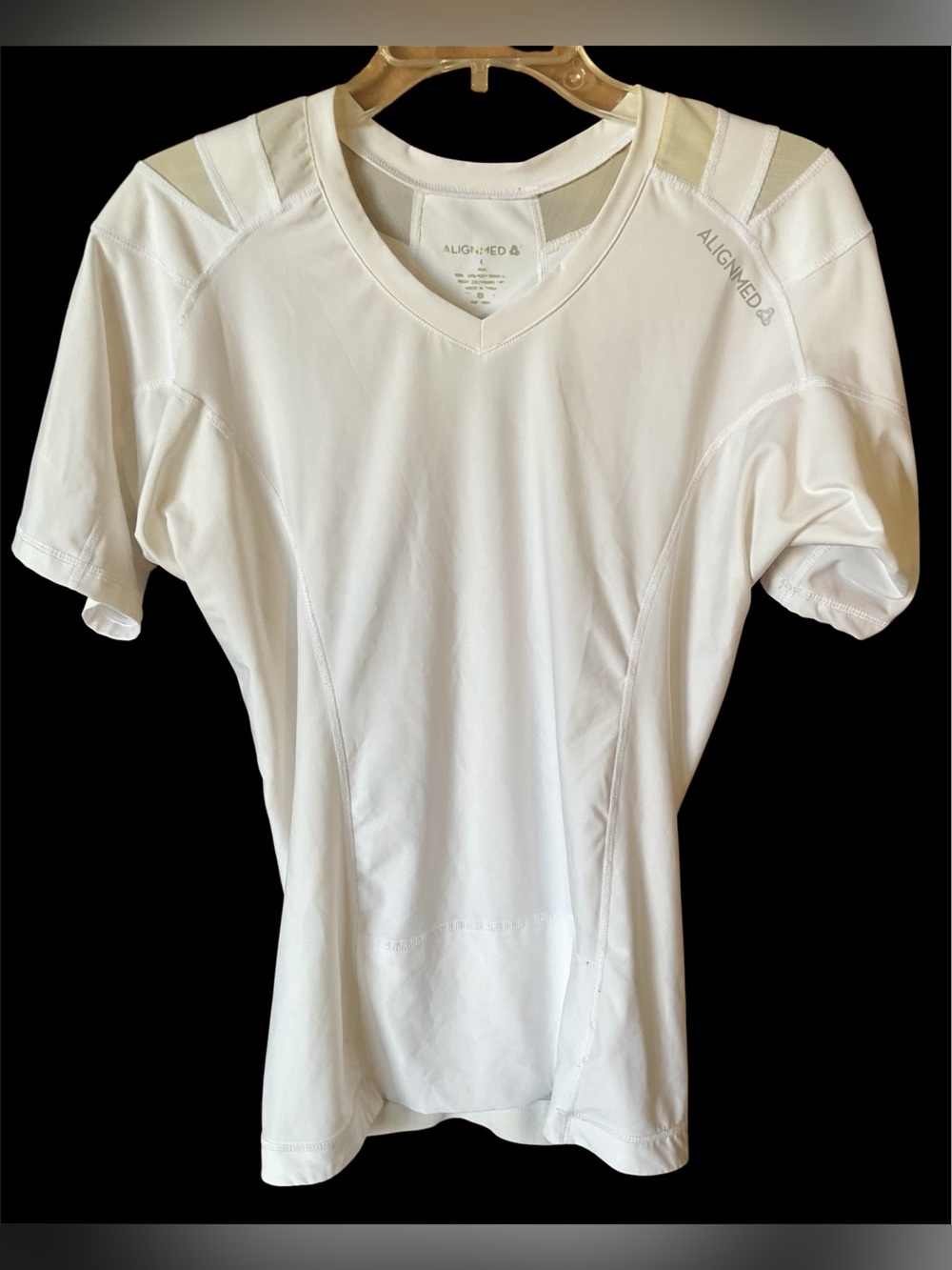 AlignMed White Men’s Performance posture V-Neck Top